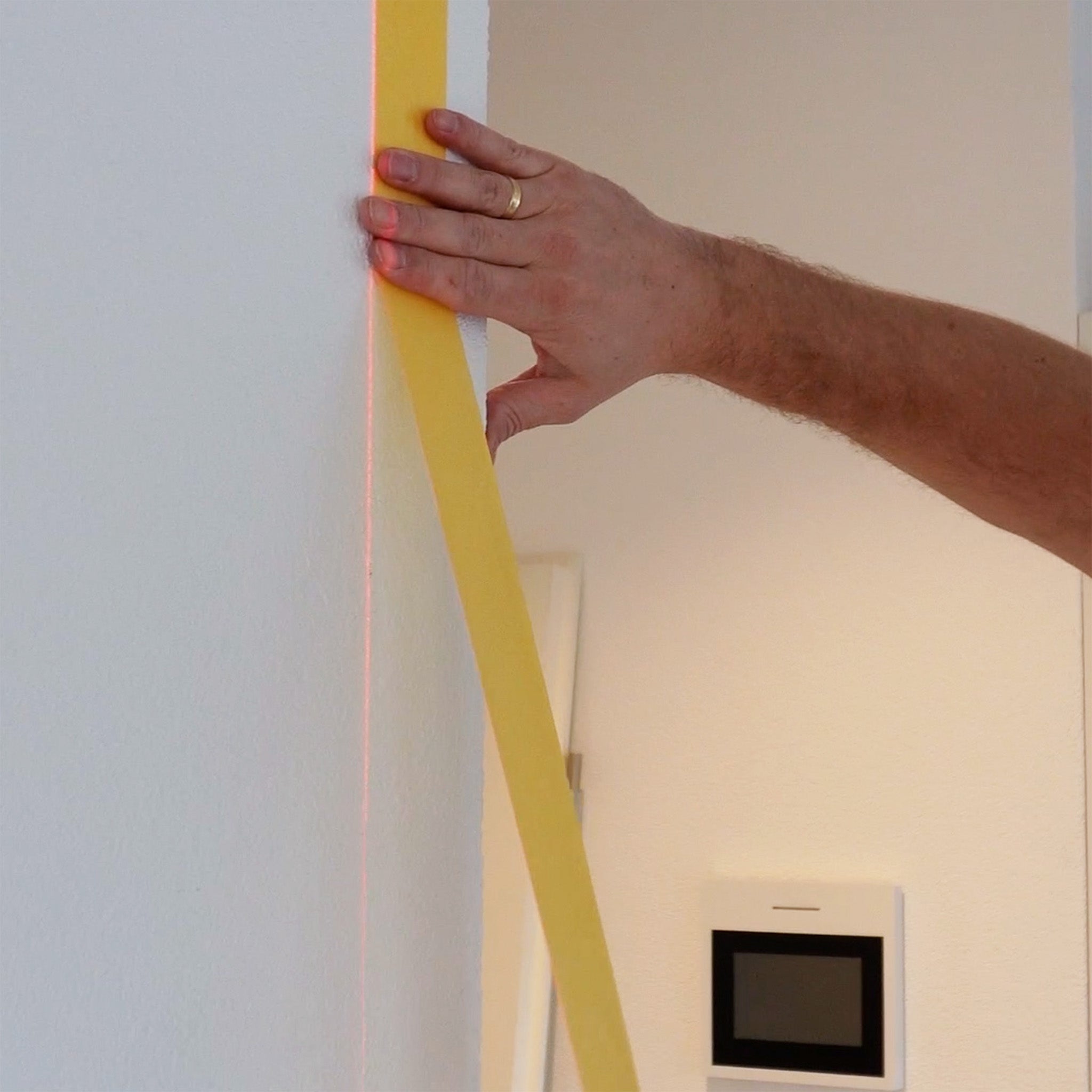 Wand abkleben - Betonoptik Vorbereitung - Wandprofi